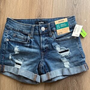 AERO LOW RISE MIDI 3.5’ NWT Jean shorts sz 0